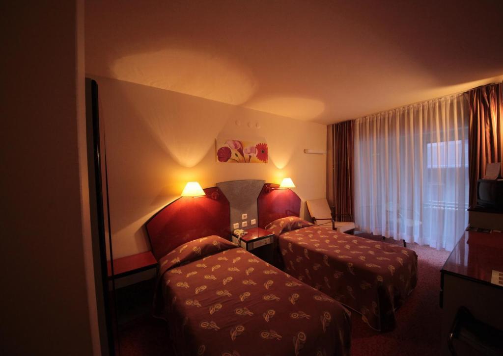 Hotel Eken Бандирма Номер фото